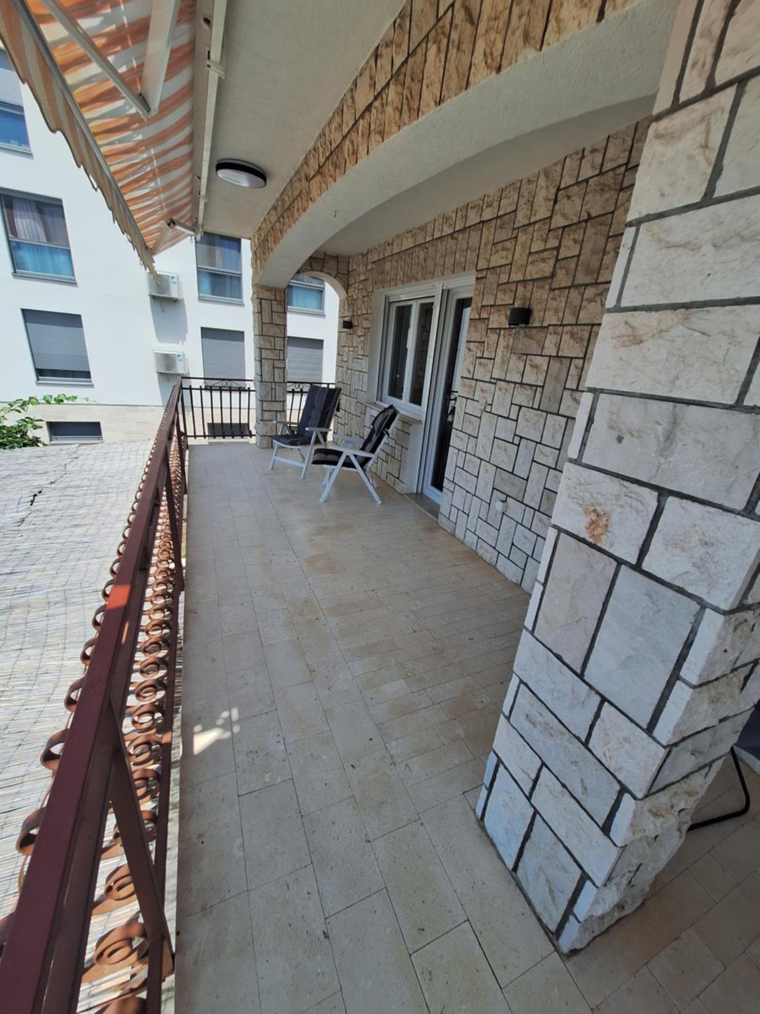 L Appartement *